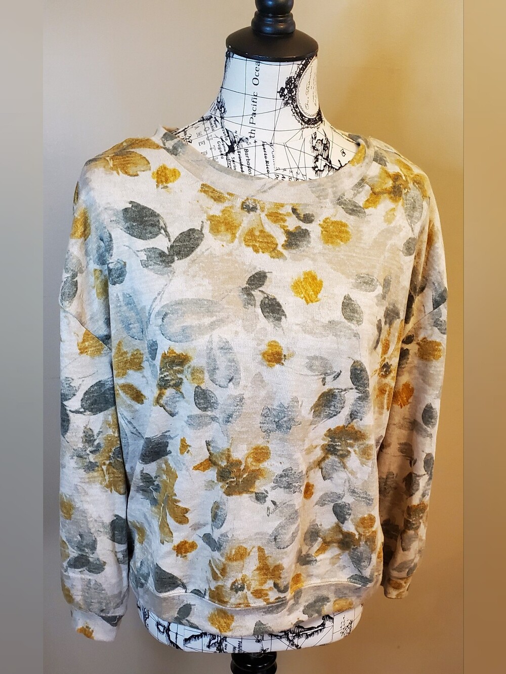 Kathy Ireland XL Floral Sweatshirt Top Ivory Mustard Blue Gray Lightweight